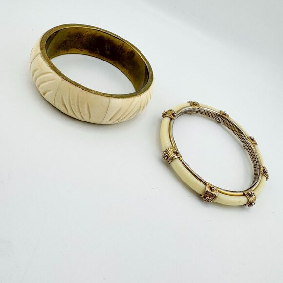 Vintage Cream Bangle Set 2 – Carved Resin & Gold-Tone Boho Bracelet Stack Chunky - Picture 4 of 8